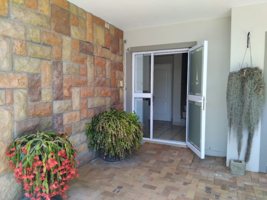 5 Bedroom Property for Sale in Myburgh Park Western Cape